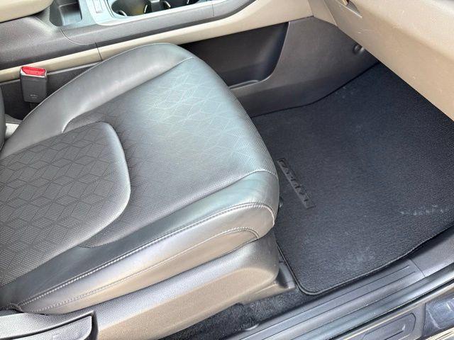 Used 2025 Kia Carnival FWD image 9