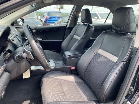 Used 2014 Toyota Camry SE FWD image 12