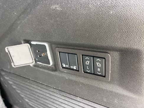 Used 2025 GMC Yukon Denali AWD/4WD image 8