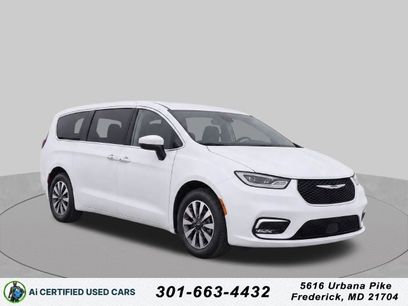 Used 2023 Chrysler Pacifica Touring-L