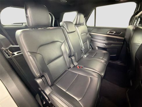 Used 2019 Ford Explorer XLT w/ Equipment Group 202A AWD/4WD image 23