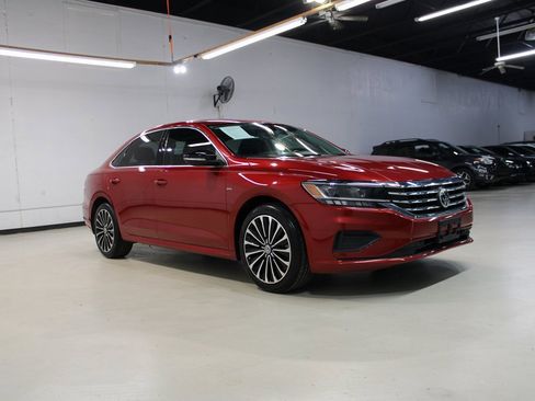 Used 2022 Volkswagen Passat 2.0T image 7