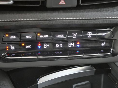 Used 2023 Buick Envision Essence image 24