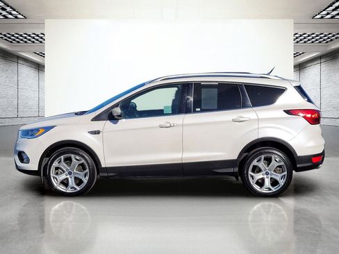 Used 2019 Ford Escape Titanium image 10