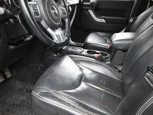 Used 2016 Jeep Wrangler Unlimited Rubicon AWD/4WD image 16