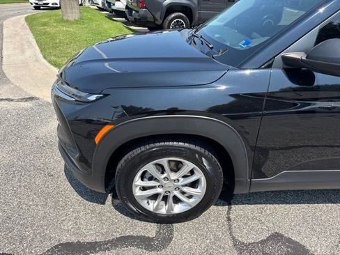 Used 2024 Chevrolet TrailBlazer LS FWD image 3