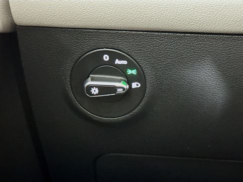 Used 2025 Volkswagen Taos S image 17