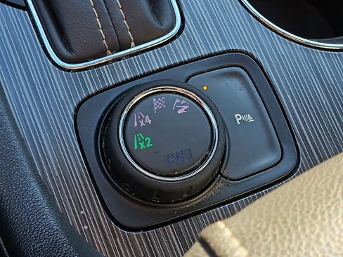 Used 2019 GMC Acadia SLT image 24