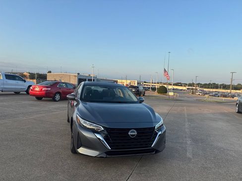 Certified 2025 Nissan Sentra SV FWD image 4