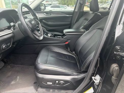 Used 2022 Jeep Grand Cherokee Limited AWD/4WD image 5