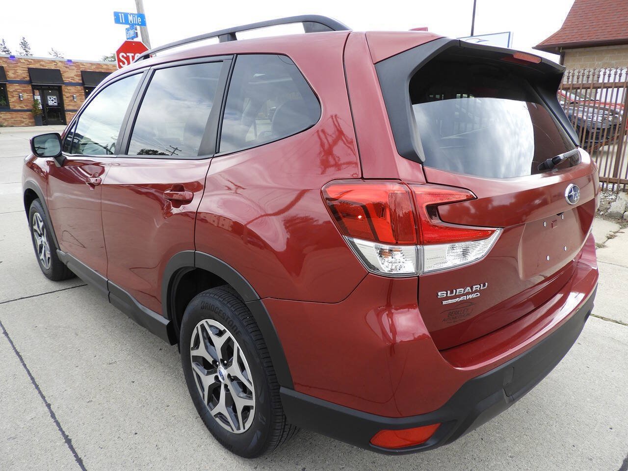 Used 2019 Subaru Forester Premium AWD/4WD image 6