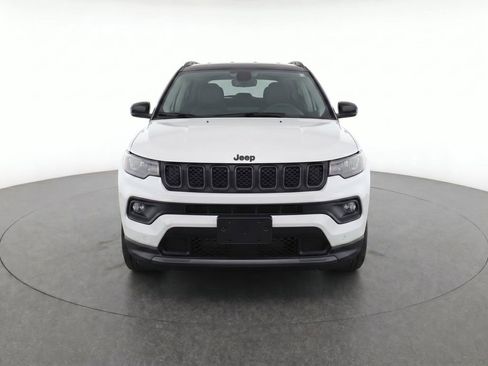 Used 2023 Jeep Compass Latitude w/ Sun and Sound Group AWD/4WD image 5