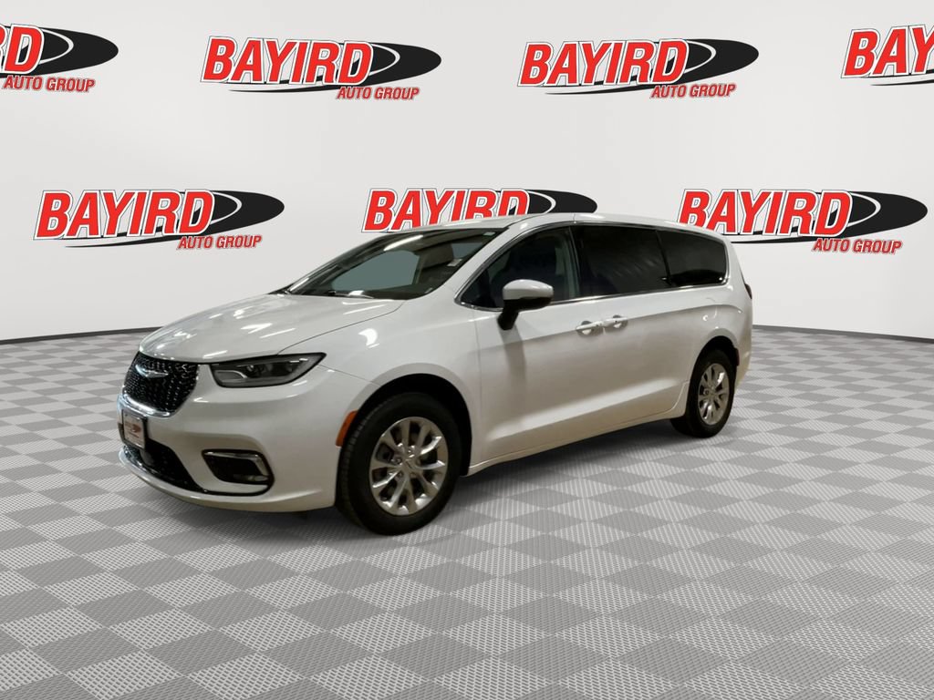 Used 2023 Chrysler Pacifica Touring-L AWD/4WD image 4