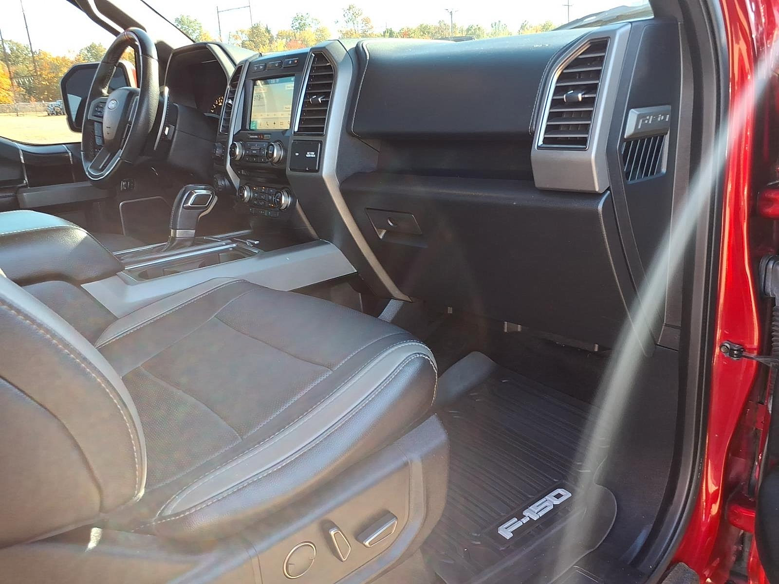 Used 2018 Ford F150 Raptor w/ Equipment Group 802A Luxury AWD/4WD image 9
