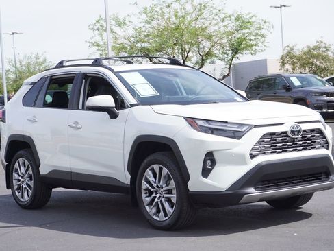 Used 2022 Toyota RAV4 Limited FWD image 4