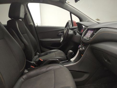 Used 2022 Chevrolet Trax LT w/ LT Convenience Package image 21