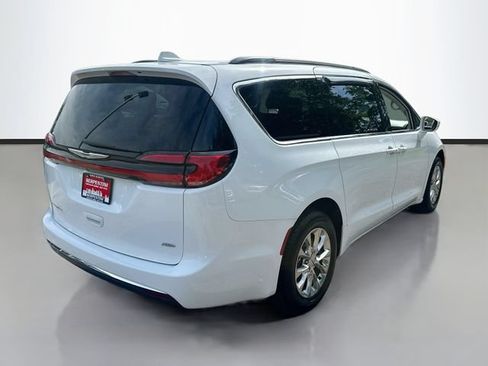 Used 2022 Chrysler Pacifica Touring-L AWD/4WD image 6