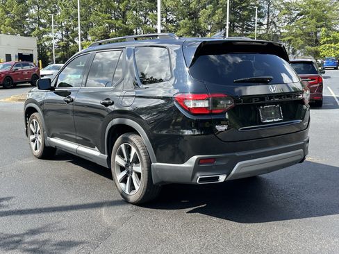 Used 2024 Honda Pilot Touring image 12