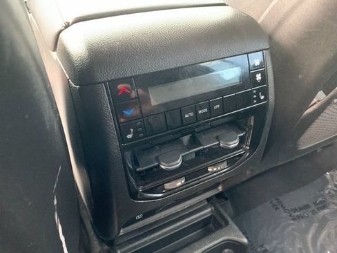 Used 2023 Jeep Grand Cherokee L Limited AWD/4WD image 19