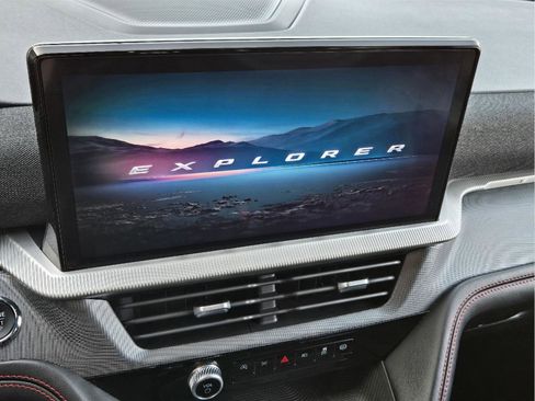 Used 2025 Ford Explorer ST-Line w/ ST-Line Street Pack image 31