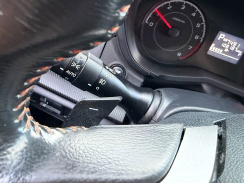 Used 2019 Subaru Crosstrek 2.0i Premium image 32