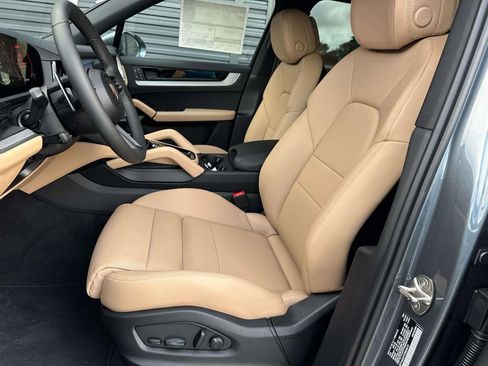 New 2026 Porsche Cayenne AWD/4WD image 5