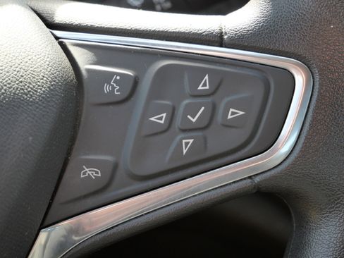 Used 2017 Chevrolet Malibu LT image 30