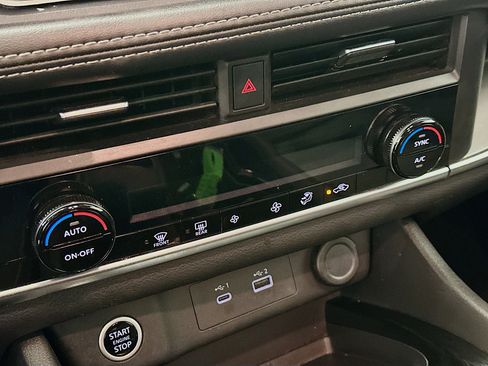 Used 2023 Nissan Rogue SV image 23