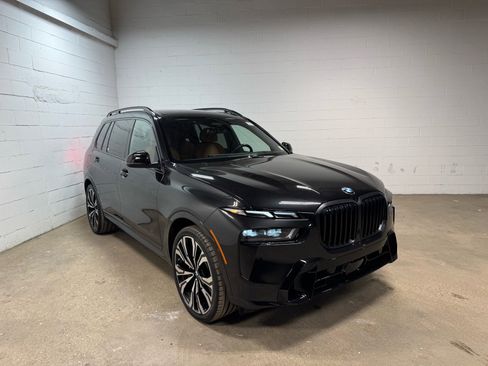 Used 2024 BMW X7 xDrive40i w/ M Sport Package AWD/4WD image 4