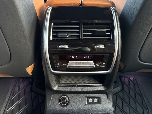 Used 2020 BMW X7 xDrive40i w/ M Sport Package AWD/4WD image 38