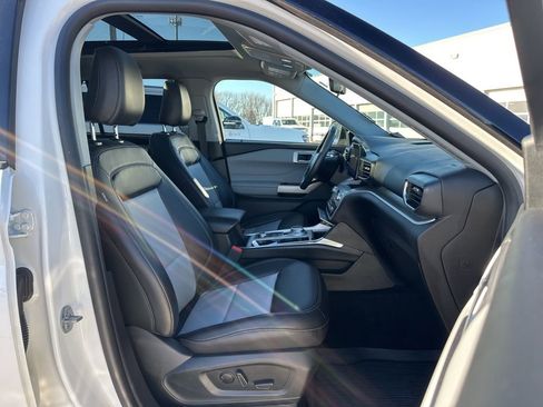 Used 2022 Ford Explorer XLT w/ Equipment Group 202A image 25