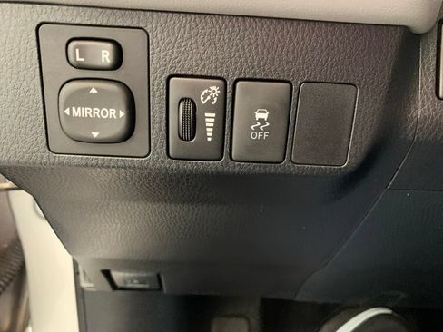 Used 2015 Toyota RAV4 Limited w/ Four Season Floor Mat Package AWD/4WD image 8