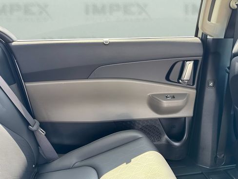 Used 2025 Kia Carnival SX FWD image 29