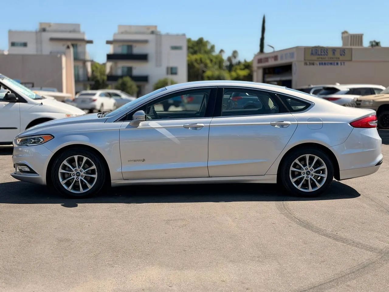 Used 2017 Ford Fusion SE w/ Equipment Group 602A FWD image 8