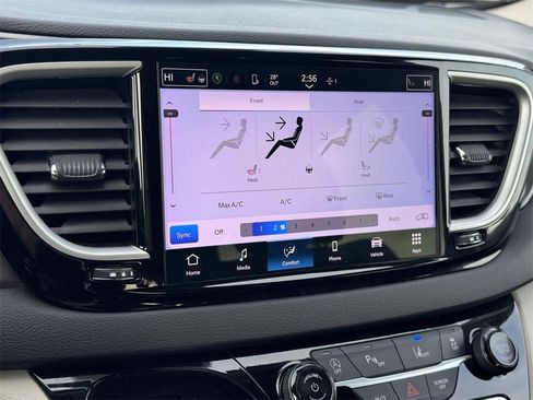 Used 2024 Chrysler Pacifica Touring-L image 22