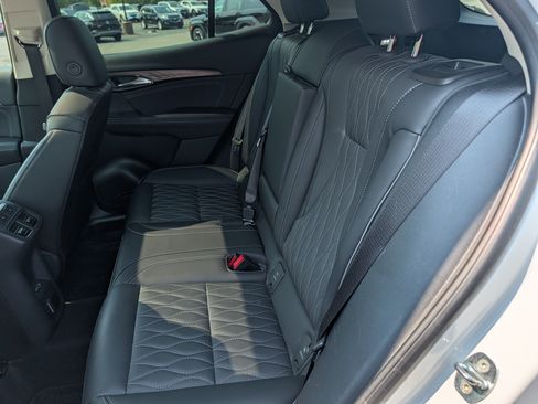 Used 2022 Buick Envision Avenir w/ Technology Package II AWD/4WD image 13