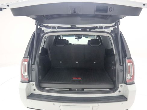 Used 2019 GMC Yukon XL SLT w/ Open Road Package AWD/4WD image 11
