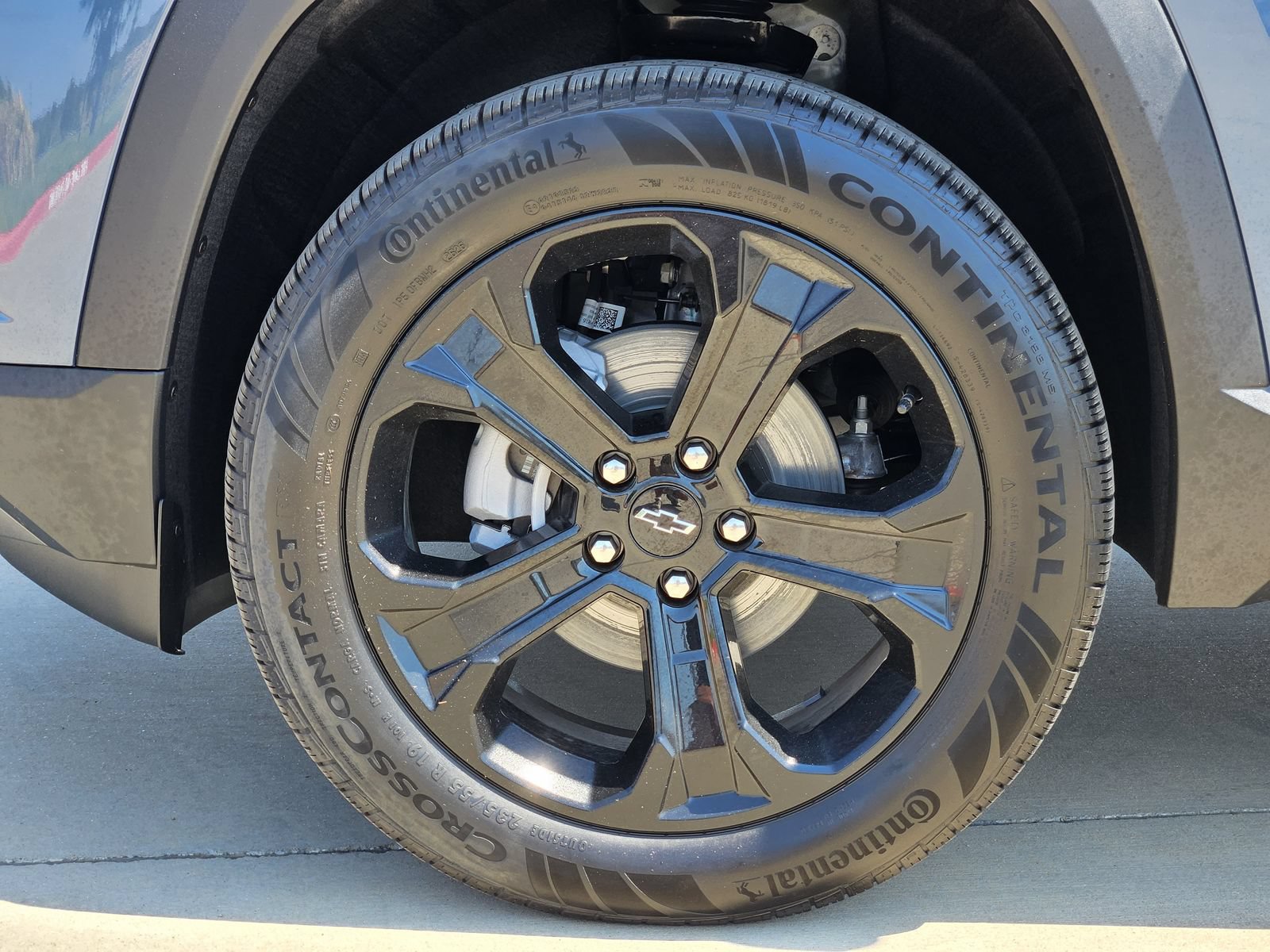 New 2027 Chevrolet Equinox LT w/ Midnight Edition FWD image 12