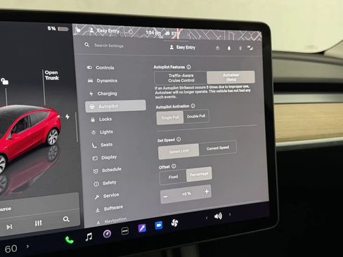 Used 2024 Tesla Model Y Long Range AWD/4WD image 23