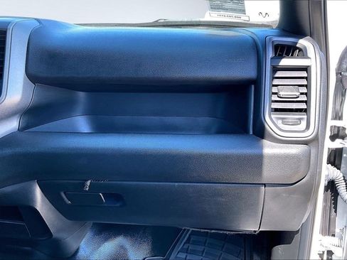 Used 2022 RAM 2500 Tradesman w/ Chrome Appearance Group image 17