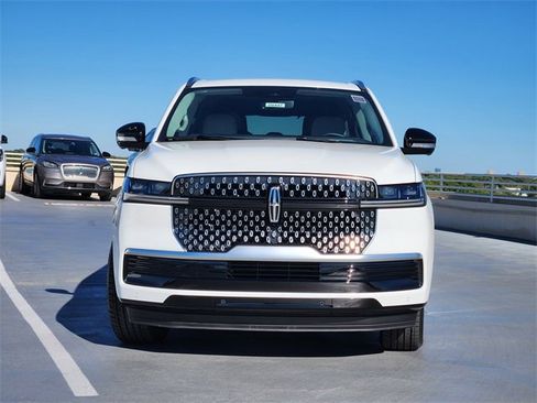 New 2025 Lincoln Navigator Reserve image 2