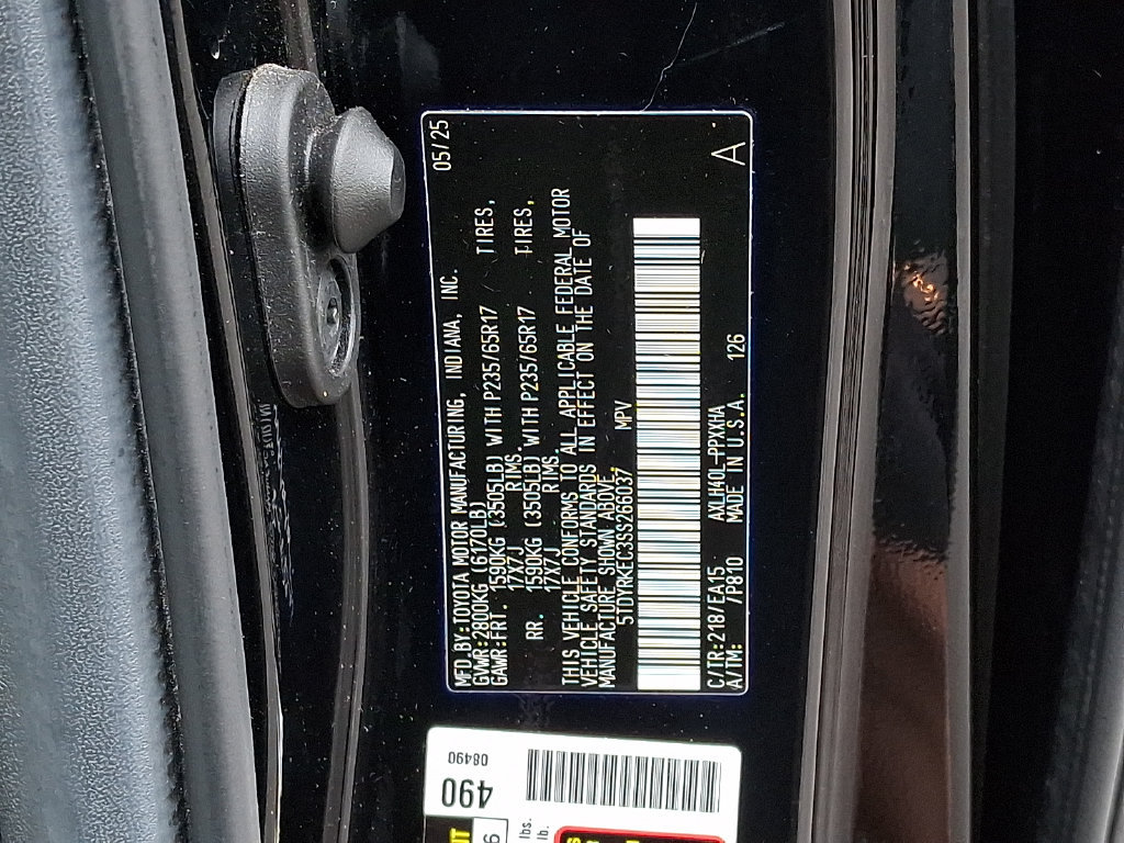 Certified 2025 Toyota Sienna XLE FWD image 28