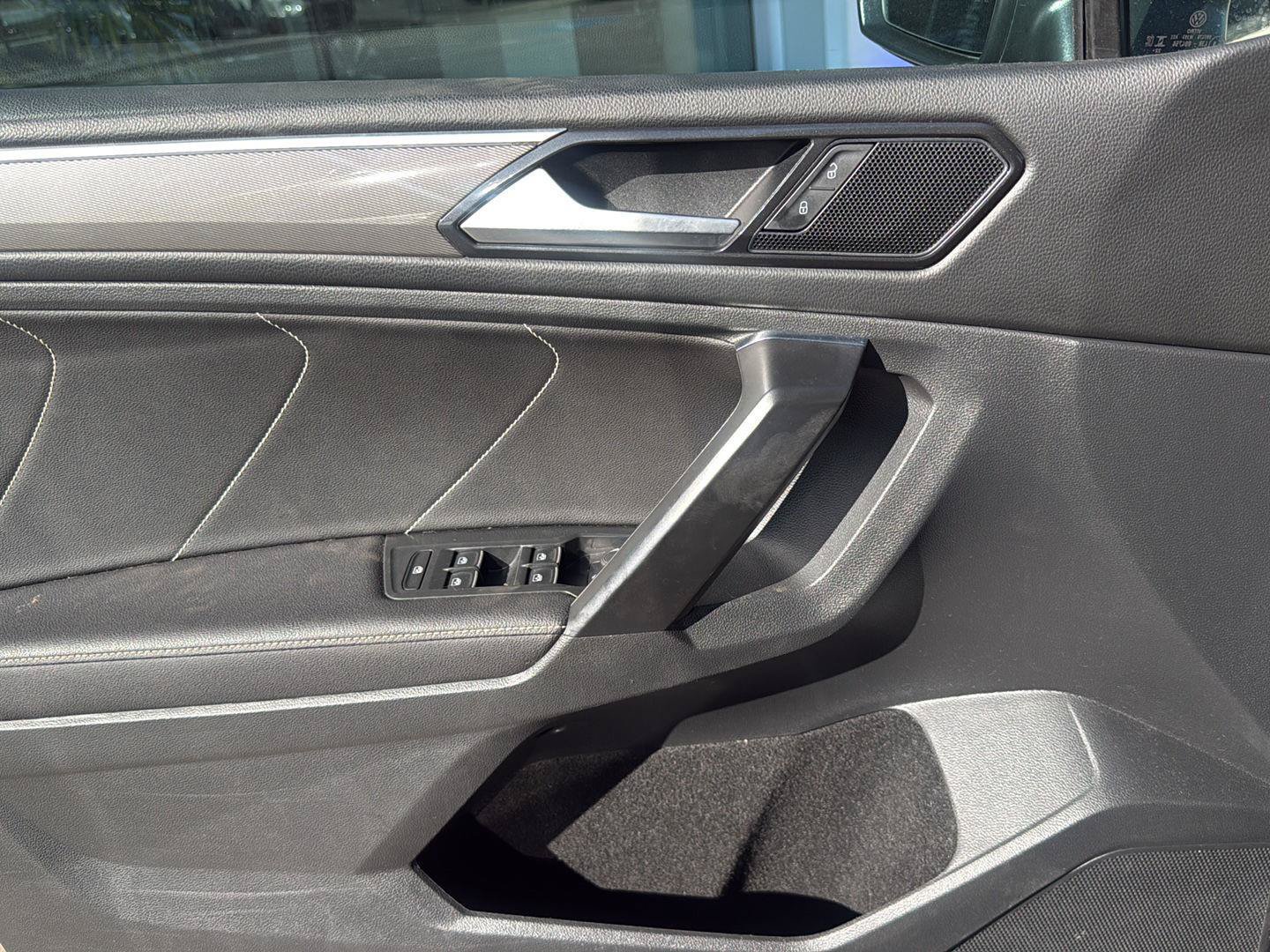 Used 2023 Volkswagen Tiguan SE R-Line FWD image 17