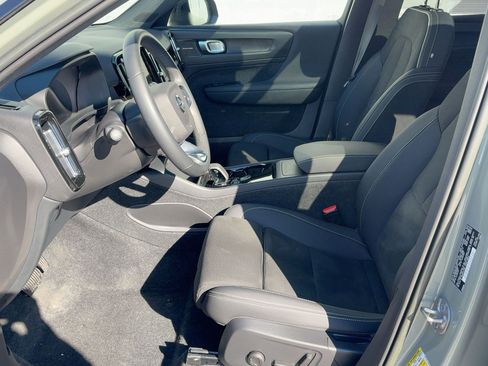 Certified 2023 Volvo XC40 Recharge Ultimate image 5