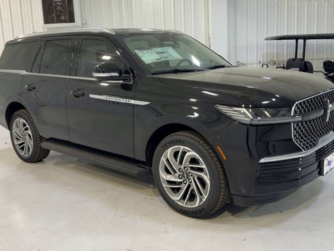 New 2026 Lincoln Navigator Premiere AWD/4WD image 3