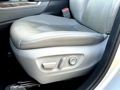 Used 2021 Toyota Highlander Limited image 12