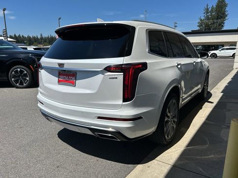 Used 2022 Cadillac XT6 Premium Luxury w/ Platinum Package AWD/4WD image 4