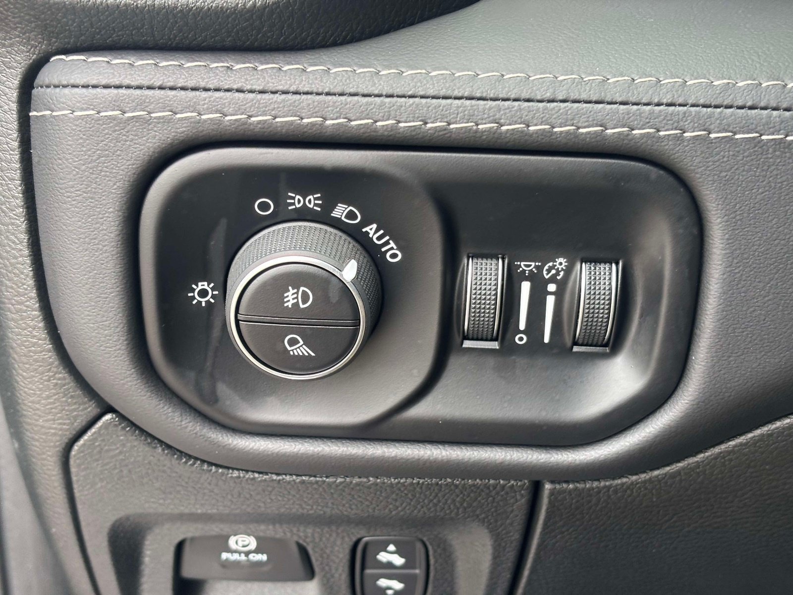 Used 2024 RAM 1500 Limited AWD/4WD image 19