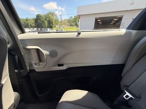 Used 2025 Toyota Sienna XLE w/ XLE Plus Package AWD/4WD image 27