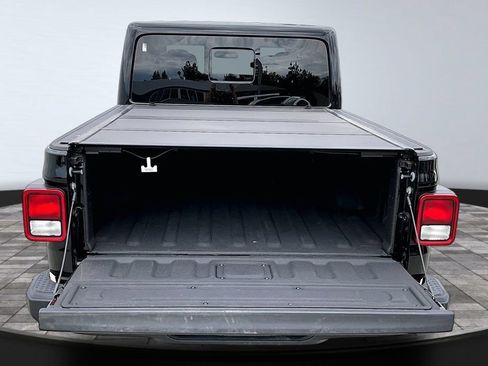 Used 2025 Jeep Gladiator Sport AWD/4WD image 25
